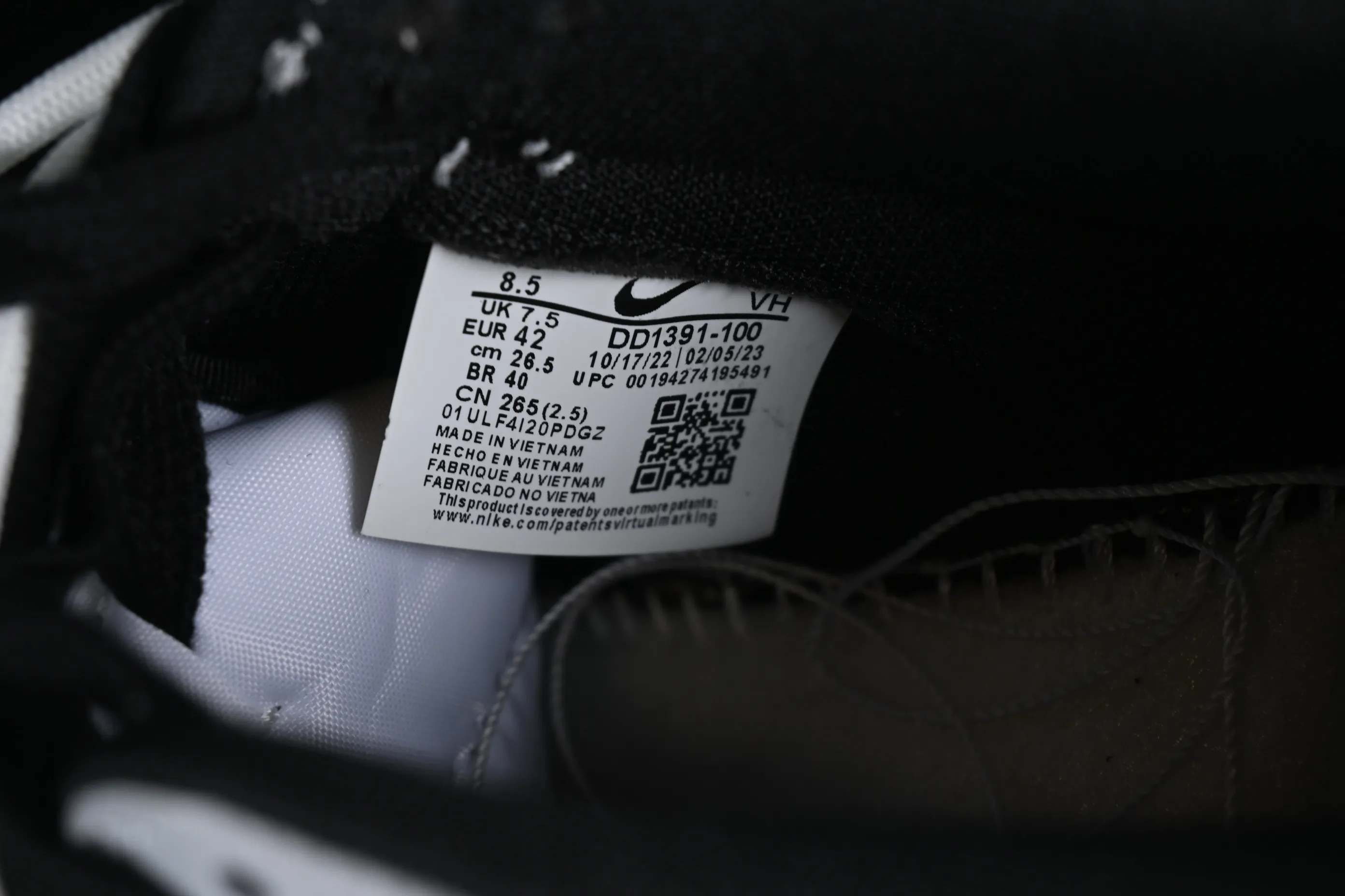 All Categories Nk SB Dunk Series Nk SB Dunk Low Low-top sneakers Nk Dunk Low Panda Prank-The Art of Love SB strappy low-top casual sneakers DD1391-100